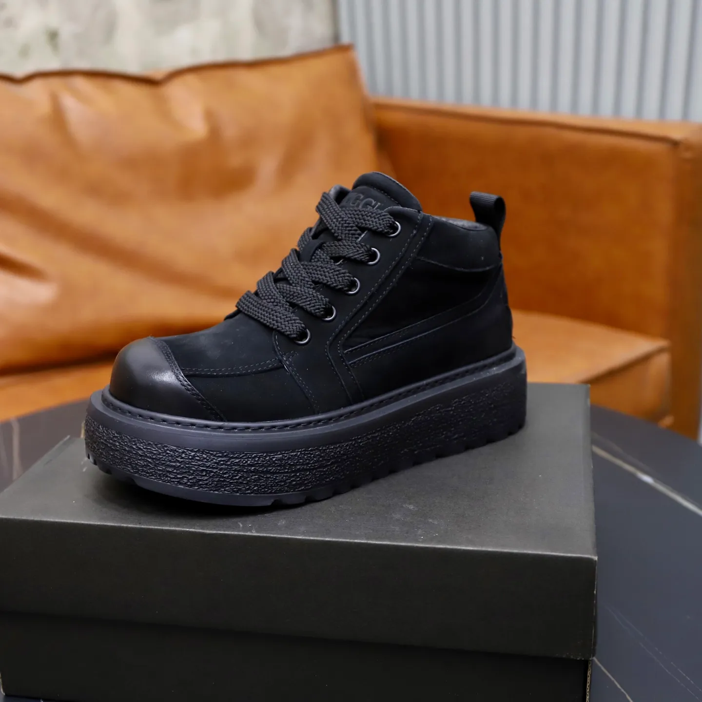 Ex-factory price: 680💰Thick wool imported from Australia Brand: UGG genuine purchase Size: 39-44 Grade: Official website 1:1 Material: First layer of genuine leather waterproof and antifreeze upper Real wool lining Original non-slip soft wear-resistant outsole Style category: Men's casual shoes Trendy style Comfortable on the feet Color: Official website color synchronization